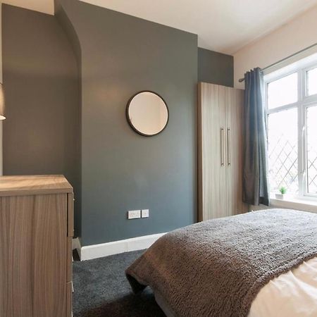 Centralized Private 4 Bedroom House At Hanley With Free Parking Etruria Kültér fotó