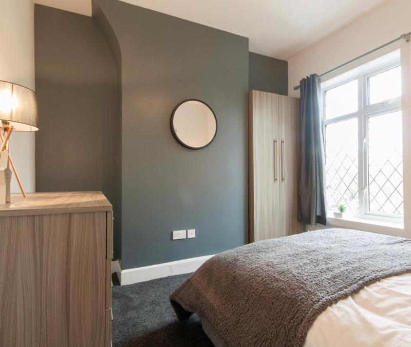 Centralized Private 4 Bedroom House At Hanley With Free Parking Etruria Kültér fotó