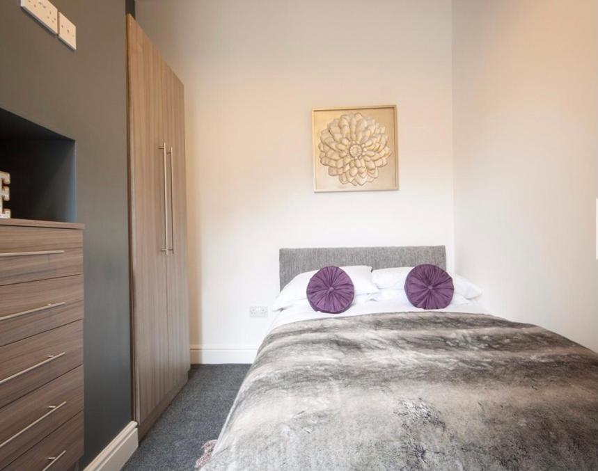 Centralized Private 4 Bedroom House At Hanley With Free Parking Etruria Kültér fotó
